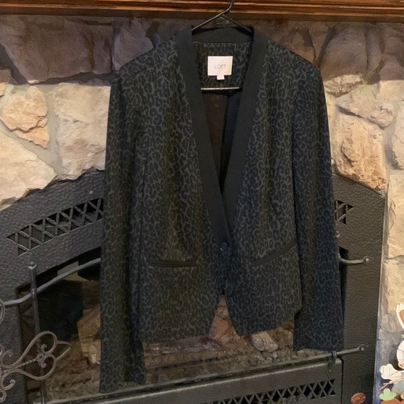 Loft Jacket with black leopard spots and black trim Like New 💕 offers welcomed - Picture 2 of 8